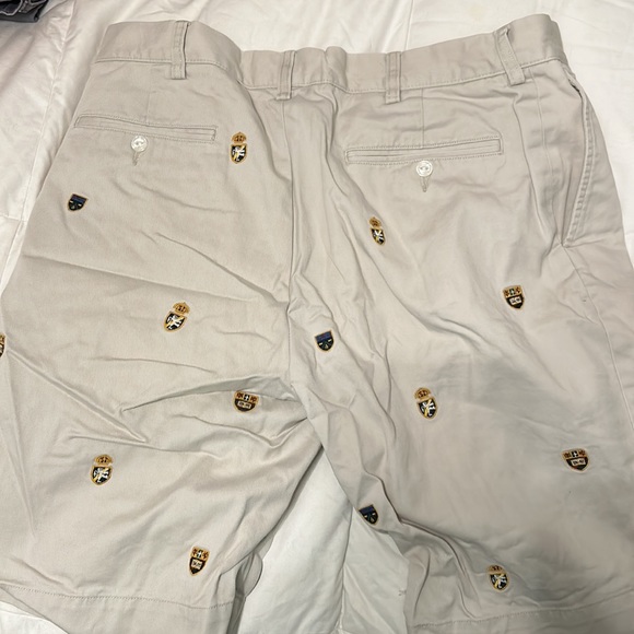 Ralph Lauren Polo School Emblem Shorts - Picture 2 of 2